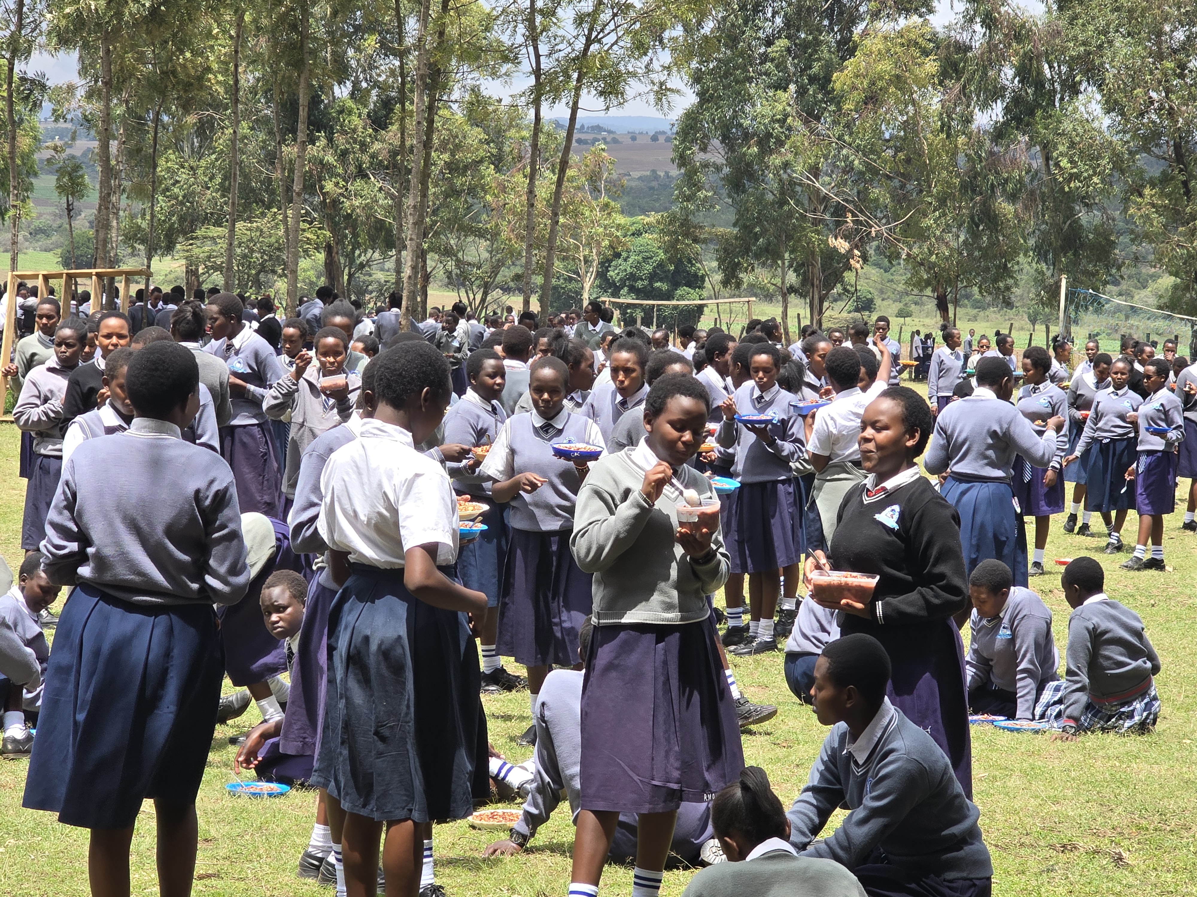 STUDENTS LUNCH TIME